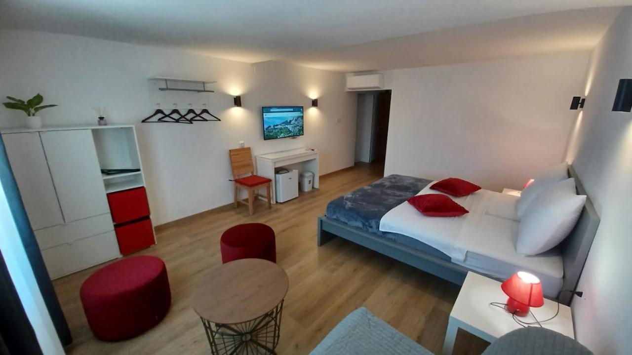 Amaryllis Residence, Apartment Diana & Deluxe Rooms With Shared Kitchen Veli Losinj Exterior photo