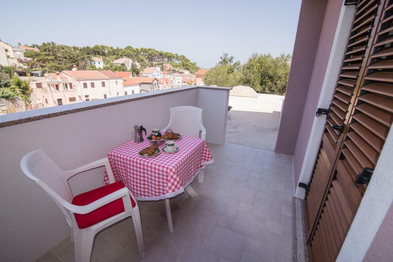Amaryllis Residence, Apartment Diana & Deluxe Rooms With Shared Kitchen Veli Losinj Exterior photo
